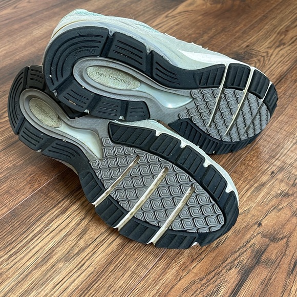 New Balance 990v4 - Picture 3 of 5